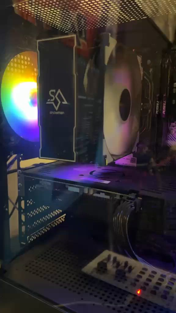 السلام عليكم اصدقائي pc للبيع فقط كيس وشاشه مواصفات التجميعه ومواصفات الشاشة بلصور السعر 900الف وبيه مجال بسيط الشاشه استخدام شهر والتجميعه على ايدي 
للتواصل خاص او واتس اب ***********
