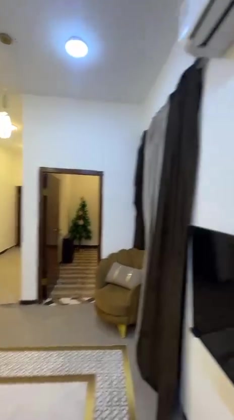 سلام عليكم بيت طابو صرف البيع البصره تنومه الاكوات الثانيه البيت يحتوي عله غرفتين نوم وصاله وديوانيه وصحيات داخليه وخارجيه 140متر بناء البيت فرمستون مرتب البيت حلو باقي التفاصيل راسلني وبخدمتك رقم الهاتف ***********السعر 185 وقابل لتفاوض البت طابق واحدوستاره فقط

