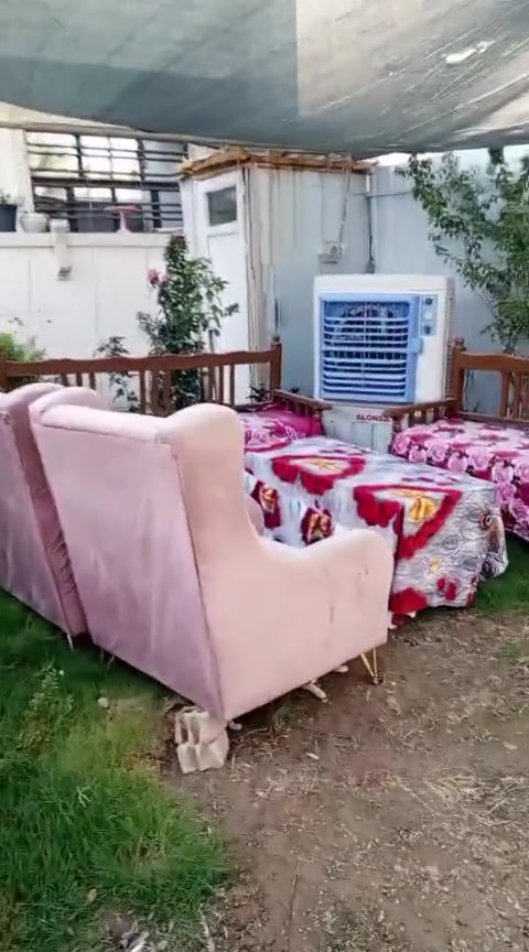 للبيع للبيع البيت مساحه 100 متر
طابو زراعي سند 25 مكاتبه واقرار محكمه مع صاحب الأرض مباشرآ

الموقع الدوره نهايت شارع ٦٠ قبل سيطره هورجب 
البيت على شارع تجاري ويحتوي على تشجير نفس مساحه البيت واضح بالتصوير 
مواصفات البيت بناء حديث 
الطابق الأرضي 
مدخلين صاله ومطبخ وهول حولي وغرفه نوم واسعه ومنور وخدمات 
الطابق الثاني 
غرفتين نوم واسعات مع حمام وبيتونه وصطحين
خدمات 
ماء كهرباء مجاري سحب انترنت خدمات كامله 
الاستفسار اكثر مراسله الصفحه او تصال واتساب 
***********
