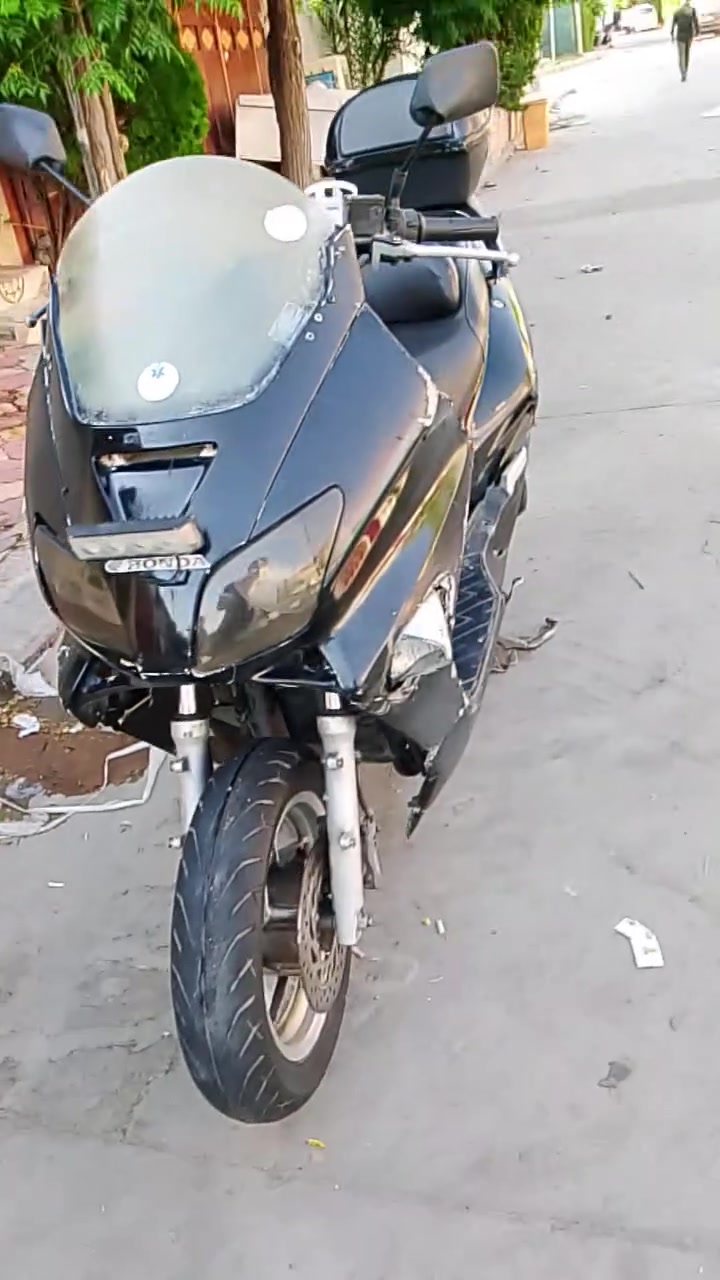السلام عليكم عندي هاي الفورزه للبيع دراجه نظيفه اي عيب ما بيها ماكينه ما شاء الله نظيفه وراح اخلي رقم موبايلي عندي بي واتساب والسيم كارد شغال ***********
