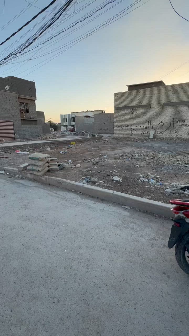 سلام عليكم قطعه ارض لبيع مساحه 168مترً
سند 25سبع قصور شارع ابو علي 

خدمات ماء وكهرباء ومجاري وتبليط 

عرض الفرع 10متر السعر اتصال 

***********بي وتساب 

***********

أو مراجعة المكتب التساهل عنوان سبع قصور شارع ابو علي قرب أسواق سواعد بيت عربي

