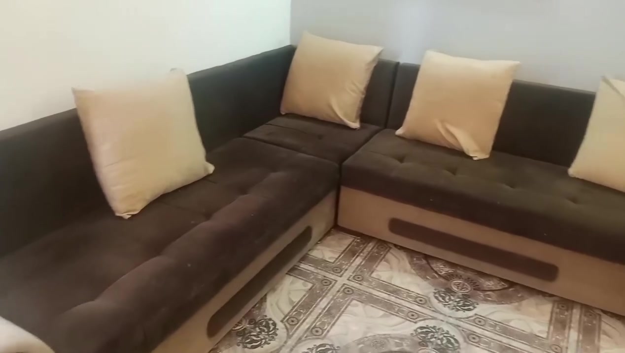 سلام عليكم اخوان ديوان للبيع 250 بي مجال ***********

