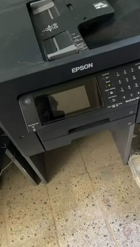 حجم a3 
ايبسون كلش نظيفة عدد الطبعات 200 طبعة طابعة كاترج خارجي شغالة 
***********

