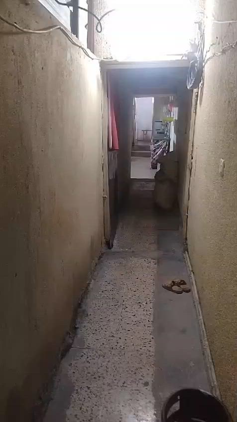 للبيع نصف قطعه بمساحه ٨٠ م خلفيه الشعله قطاع ١١ شارع جامع الجوادين مقابل سياج المدرسه مباشر سادس بيت عن شارع تحتوي على غرفتين نوم + ملحقات السعر ٦٠ مليون للاتصال ***********
