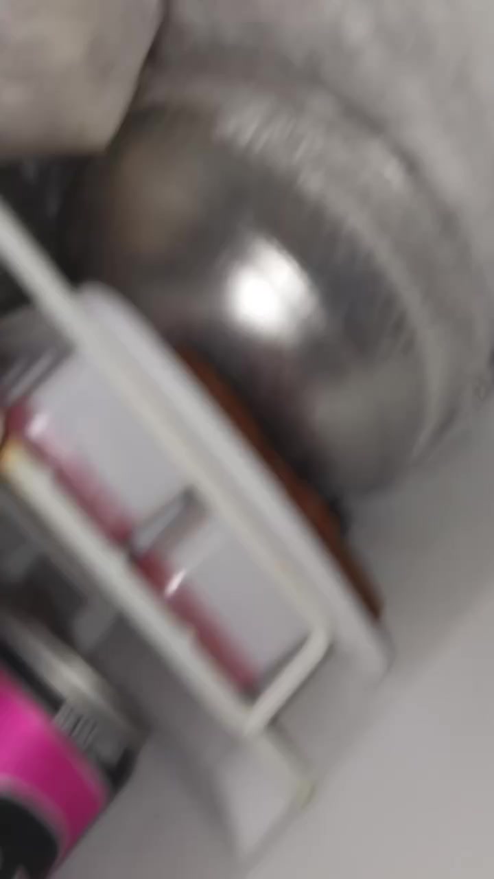 ثلاجه للبيع ما اعرف ايش قد الحجم خذوا له صوره وفوتوا على الجوجل يبين سعر 100 وبيها مجالالرقم يوجد واتساب العنوان حي القاهره البنوك اتصل على الرقم يوجد واتساب***********
