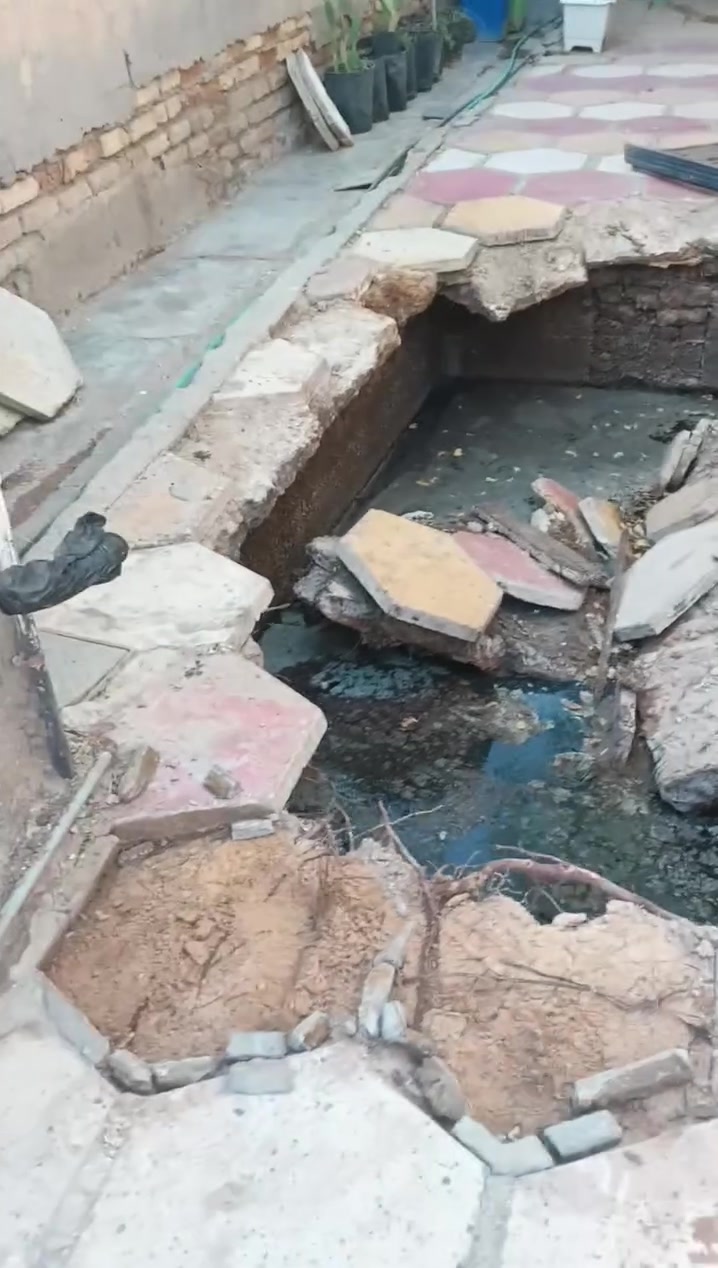 من رخصه الادمن إلي عنده جفره قديمه طايح سكفها انضفها وأرجع اصبها ***********ضياء الخفار
