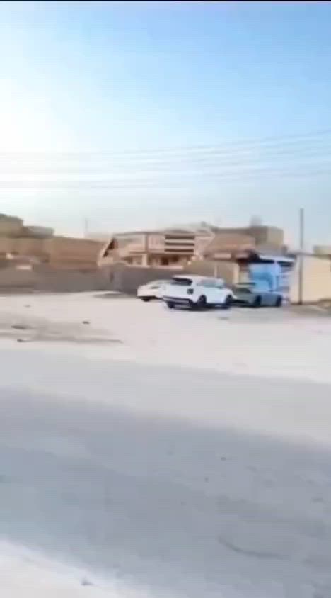 بيت للبيع طابقين طابو صرف  المساحة 200م/يتكون من 6 غرف كبار وصالتين ومناور 2 وإستقبال ومطبخ وصحيات 3 وگراج كبير  وايضاً فضله امام  البيت الناصرية الاسكان الصناعي على شارع عام الحولي آل بو فياض  الاتصال مع صاحب البيت ***********   موقع #تجاري
