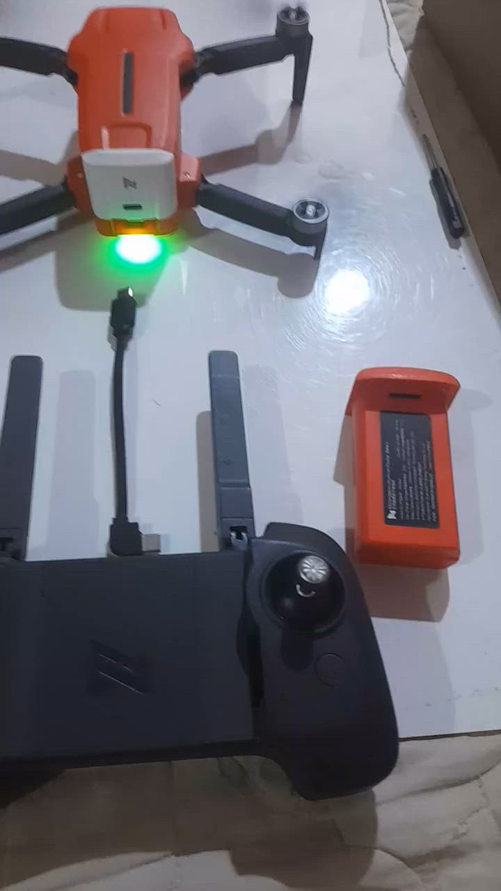 هذه طائرة درون FIMI X8 Mini البرتقالية اللون، وتتميز بتصميم قابل للطي وخفيف الوزن يبلغ حوالي 245 جرامًا.تم تجهيز الطائرة بكاميرا 4K مزودة بمحور استقرار ميكانيكي ثلاثي المحاور للحصول على لقطات سلسة وواضحة.تشتمل الحزمة عادةً على بطارية تدعم الشحن السريع عبر منفذ USB-C وتوفر وقت طيران يصل إلى 30 دقيقة تقريبًا للبطارية القياسية.يصل مدى نقل الفيديو فيها إلى 8 كيلومترات، مما يتيح تجربة طيران وتحكم عن بعد طويلة المدى.🌹🌹🌹🌹


**إذا كنت صاحب هذا الإعلان وتريد حذفه لأي سبب، رجاءا أرسل رسالة إلى الدعم الفني**