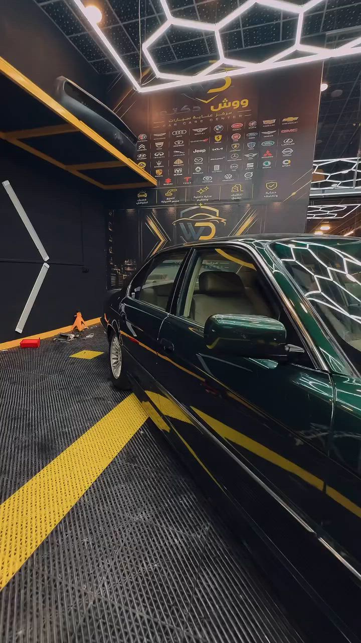 BMWe38        744 v8
اصل 40 محوره كامل 44 من كير ومحرك وضفيره كامل ومايعتبر تحوير لان ال 40 هم 8سلندر.. 
مكفوله من ضربه  فقط صبغ جماليه  وصبغتها تخبل 
السياره حاهزه من كل شي ومعايزه شي 
فول مواصفات 
مكان النجف الاشرف ***********
السعر 92$
