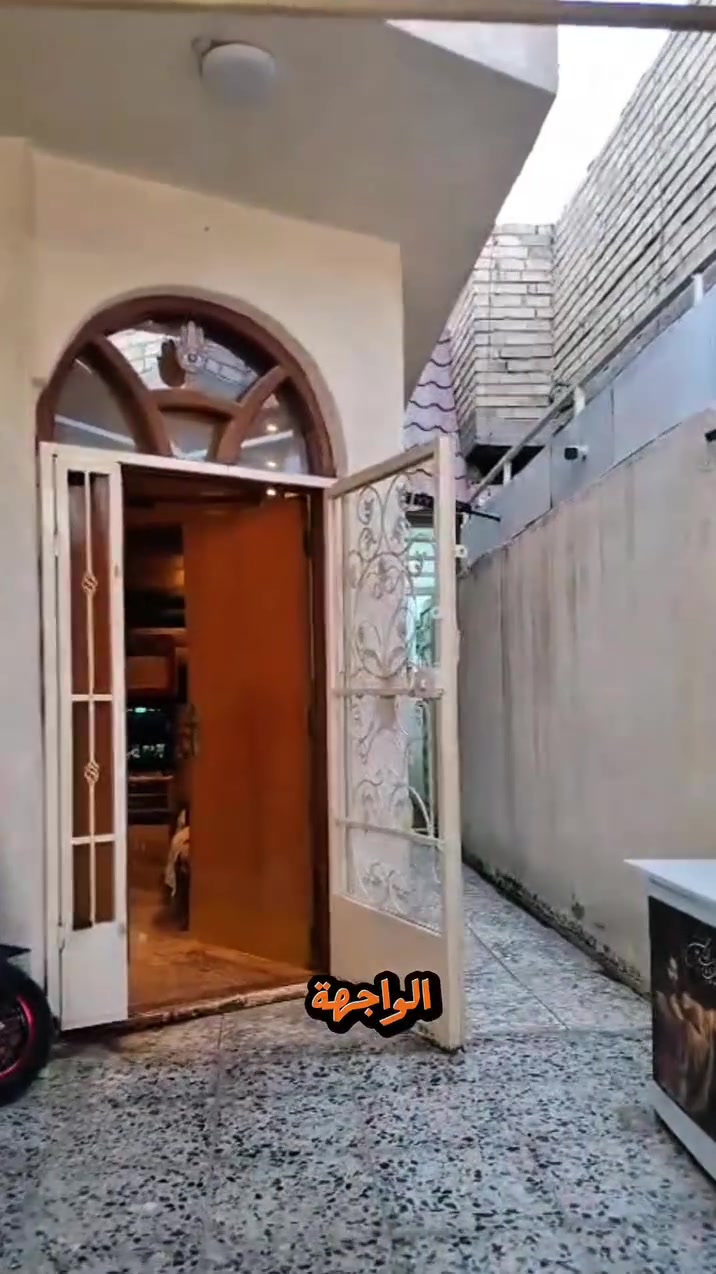 🏠 بيت بتصميم نازك ومرتب للبيع في الزعفرانية (دور الخمسة)! 🏠
​بمساحة 130 متر وسعر كلللش مناسب.. فصال وشغل على نظافة!
​لكل من يبحث عن بيت فصاله حلو، شرح، وبمكان هادئ ومريح وبسعر مناسب ومنافس، متوفر الآن هذا البيت المميز في منطقة دور الخمسة بتصميم نازك يستغل كل شبر من المساحة.
​📍 الموقع: بغداد - الزعفرانية - منطقة دور الخمسة.
📐 المساحة: 130 متر مربع.
📐 الفصال والأبعاد: الواجهة 5 أمتار | النزال 26 متراً (النزال الطويل ينطي انشراح ومساحة جبيرة للغرف والممرات).
​✨ ترتيب وخريطة البيت:
​🔹 الطابق الأول (شرح ومرتب):
​صالة استقبال: واسعة ومعزولة للضيوف.
​مطبخ: بتصميم عملي ونازك.
​غرفة نوم: مريحة بالطابق الأرضي.
​حمام: متكامل ومشطب تشطيب نظيف.
​🔹 الطابق الثاني (جناح الخصوصية):
​غرفة نوم: بمساحة ممتازة وهادئة.
​حمام ثانٍ: لخدمة الطابق الثاني وتوفير راحة كاملة للعائلة.
​💎 لماذا هذا البيت يعتبر فرصة ممتازة؟
​التصميم النازك: البيت مرتب هندسياً ومريح للعين والترتيب الداخلي مستغل المساحة بشكل ذكي جداً.
​سعر كلش مناسب: السعر منافس ومناسب جداً مقارنة بمساحة الـ 130 متر وأسعار السوق الحالية في منطقة دور الخمسة.
​النزال (26 متر): ينطي البيت عمق وتهوية ممتازة ويخلي حركة الغرف مريحة وبدون أي ضيق.
​📞 للمعلومات، السعر، والتنسيق للمعاينة:
​يرجى الاتصال بنا مباشرة على الرقم: ***********
​#عقارات_بغداد #الزعفرانية #دور_الخمسة #بيوت_للبيع #طابو_صرف #عقارات_العراق #الزعفرانيه #عقارات_الزعفرانية #استثمار_عقاري #بيوت_رخيصة
