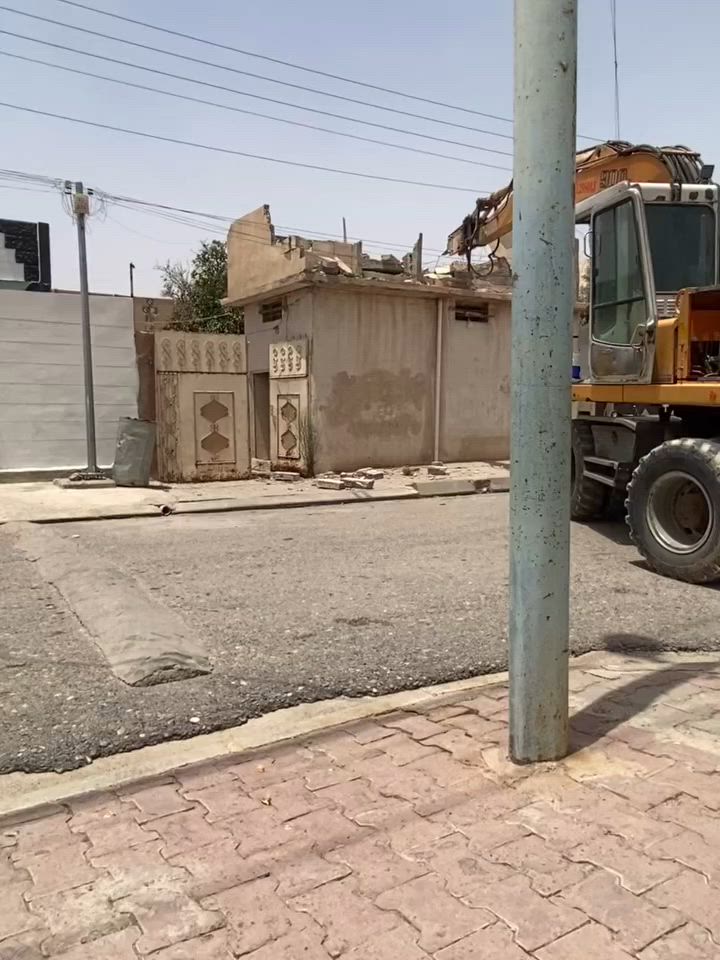 السلام عليكم
نشتغل ( تفليش ، تنظيف بيوت ، رفع انقاض ، تكشيط لبخ قديم او سيراميك ، صب لاش ترميم بيوت نقل اثاث اتصل وتدلل ***********  واتساب موجود
