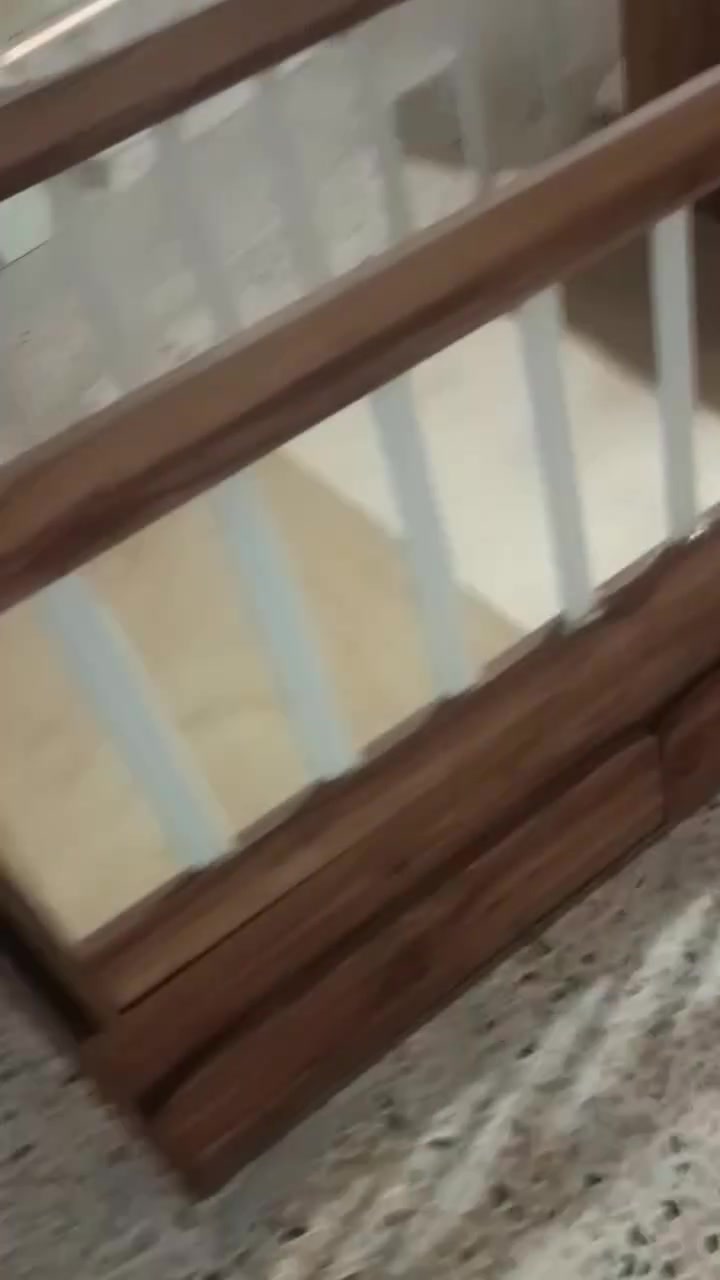سرير طفل هزاز مستعمل لحد عمر 5 سنوات  ***********
***********
