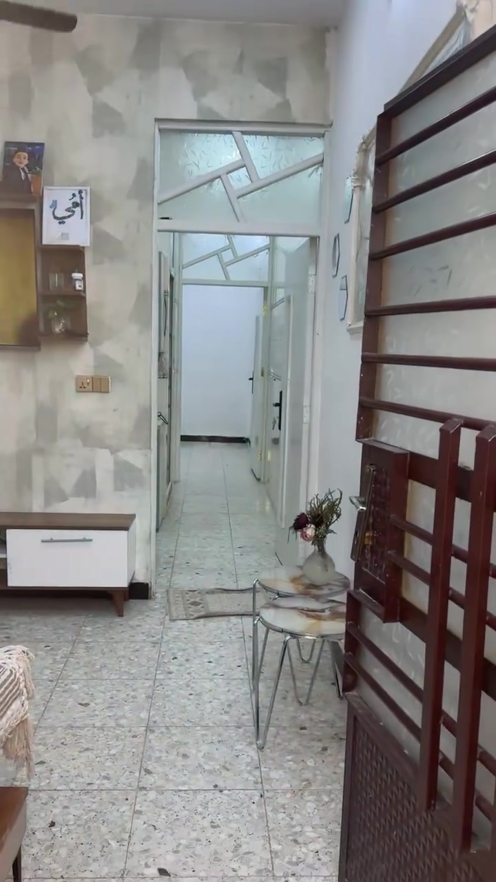 السلام عليكم بيت م60متر واقع حال حي اور  مقابل نادي النفط بناء2024كل الخدمات متوفرة بالمنطقة والتصوير كدامكم ورفعولنة كتاب والبيوت مرقمة يتكون من طابق ونص بناء طابوق والارضية كاشي والسطح شتايكر وكل التفاصيل مذكورة رجاءآ الموشراي ليتواصل***********ارفعو المنشور بالصلاة ع محمد وال محمد
