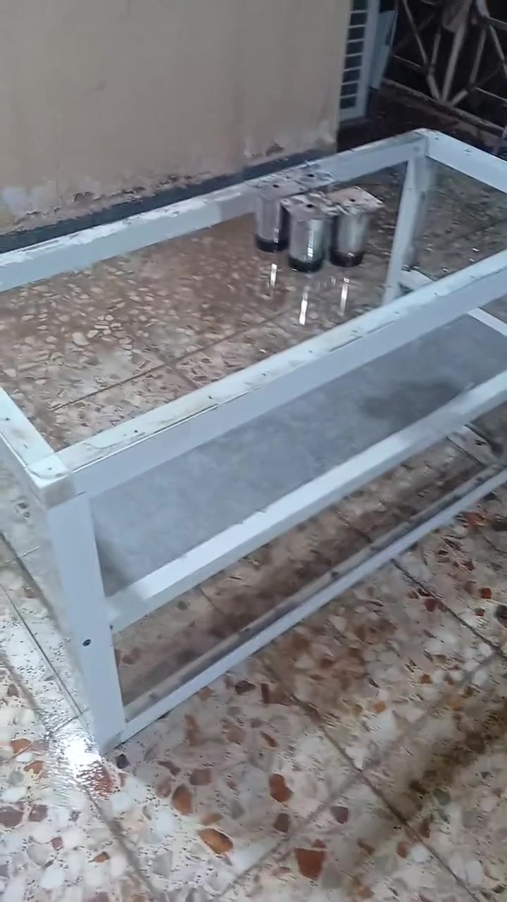 ميز صيانة موبايل 
كامل ألمنيوم جام 
طوله تقريباً أكثر من متر وعرضه متر 
وزنه وسط زين لأ خفيف ولاكلش ثكيل 
سعره 80
عنواني نجف وموجود توصيل محافظات فلوس التوصيل على المشتري 
للاستفسار أو الأتصال ***********
يفيد أهل الموبايلات والصيانه 
أذا تفصله يكلفك 120/150

