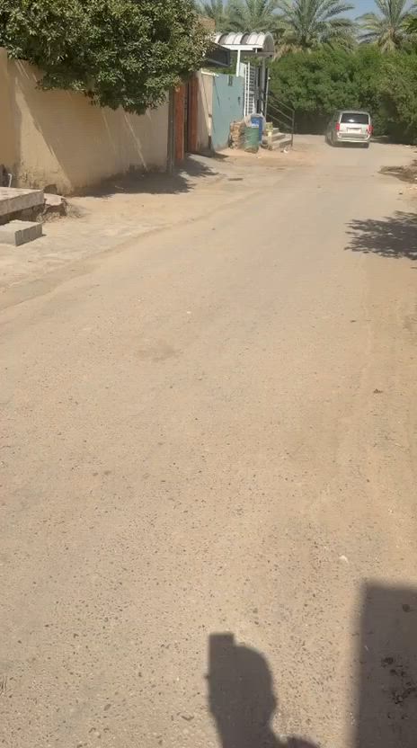 دار للبيع في قرية الجمجمة شارع تبليط بعد عن شارع المنتجع حوالي ٥٠٠متر مساحة الدار ١٨٠م السعر ٧٥ مليون  للمراجعة الاتصال على الرقم ***********
