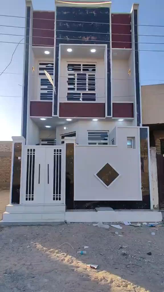 الدار للبيع   طابو صرف  مساحه 100 متر طابقين  في كربلاء حي الساهرون  قرب مجمع الغدير السكني  يحتوي على استقبال وصالة   وثلاثة غرف نوم   مع ثلاثه مجاميع صحيات الاستفسار اتصل واتساب *********** *********** ***********
