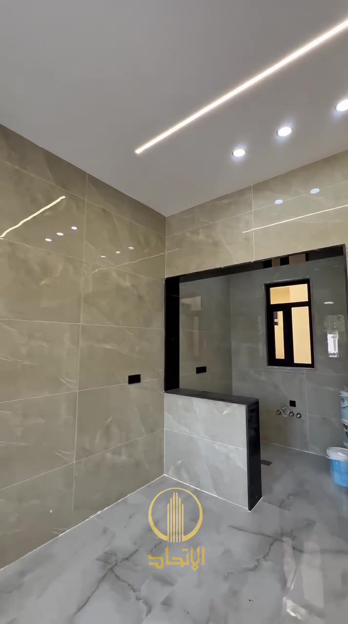 ___ عقارات الموصل الحدباء ___
      🏠💥دار للبيع او المعارضة💥حي السكر🏠
🔴قرب شارع شلاوي
🔴قريب من جامع الرحمة
🔴موقع مميز
🔴️ مساحـة   175 متر
🔴واجهة 8 متر
🔴أتجاه غروب
🔴بناء مودرن حديث
🔴نظام تأسيس داخلي
🔴طابقين 
🔴الطابق الاول يحتوي على ، كراج ، مطبخ ، استقبال ، هول ، صحيات ،٢ غرف نوم ، 
🔴الطابق الثاني ،هول ، صحيات ، ٣ غرف نوم ،
🔴تحويل مباشر او قرار تمليك
🔴شارع ١٢ تبليط
         ///////////////////////////////
 🔴 لمعرفة السعر والتفاصيل يرجى زيارة المكتب او الاتصال 
    على الرقم       ***********

 💥   نستقبل عقاراتكم و طلباتكم على الرقم اعلاه....
