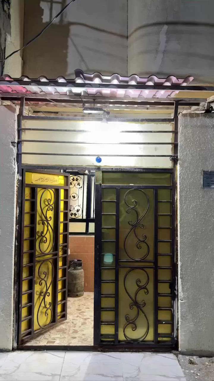 دار للبيع المساحه 75 متر واجه6 متر نزال 12.5
متر كما موضح في مقطع الفديو الدار با ستنة سند 25 فيه إقرار محكمة  العنوآن كربلاء المقدسة قرب الإمام الحسين  عليه السلام منطقه عكد بليبل خلف شارع ميثم التمار للاستفسار اتصل على الرقم  ***********)
