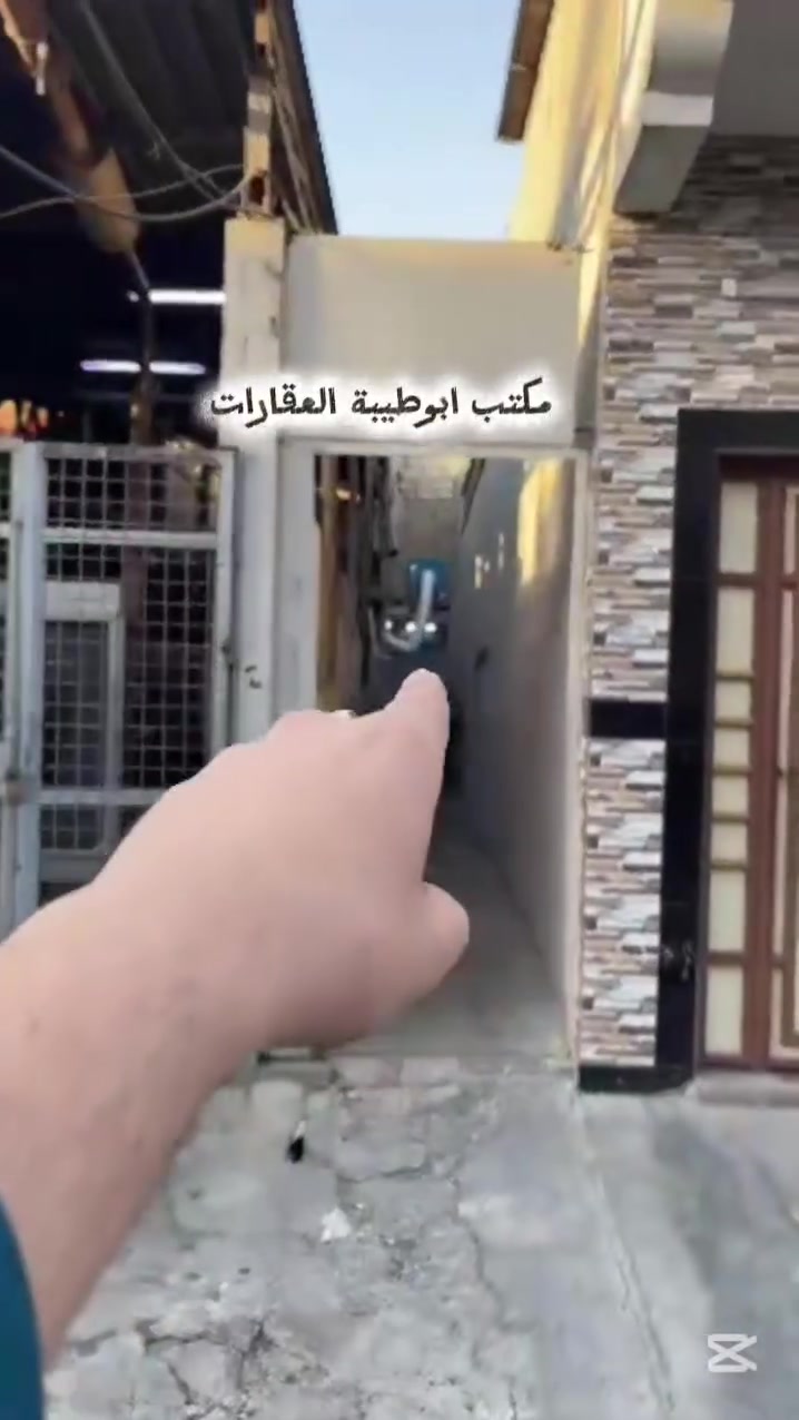 ◼️ عرض جديد وحصري ◼️

للبيع | بيت في وادي حجر

📍 قرب المستشفى العسكري
📍 قرب جامع علي خير الإمام

📐 المساحة: 80 م²

✔️ ملك صرف
✔️ تحويل ثاني يوم

تفاصيل العقار:

🔸 طابقين
🔸 كاشي 
🔸 أبواب بلاستك
🔸 داخل فرع هادئ

الطابق الأول
▪️ غرفتين
▪️ هول
▪️ مطبخ
▪️ مشتملات

الطابق الثاني
▪️ غرفتين
▪️ مشتملات
▪️ يحتاج صب السقف فقط (جنكو)

⭐ بيت نظيف ومناسب للسكن، وسعره مناسب.

──────────────
📞 ***********
📱 واتساب: ***********
──────────────

مكتب أبو طيبة للعقارات
للبيع والشراء العقارات | خبير قضائي
