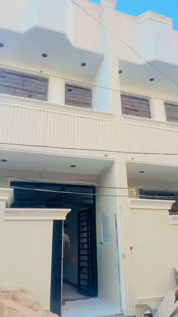 السلام عليكم يوجد بيت 50 متر طابقين الوجه 4والنزار 12ونص علا شارعين 10البيت كامل مكمل كل نقص مابي ماء و كهرباء ومجاري  مرجعت مكتب الانوار غرب اسواق عبودي للاستفسار عل رقم الهاتف ***********
