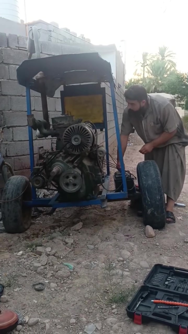 مولد للبيع 2 بستم تبريد هواء رأس توليد 15KV يشغل من 55 إلى 60 أمبير يشتغل سلف وهندر 
السعر 900 وبي مجال شي قليل
ه‍/ ***********
     ***********
