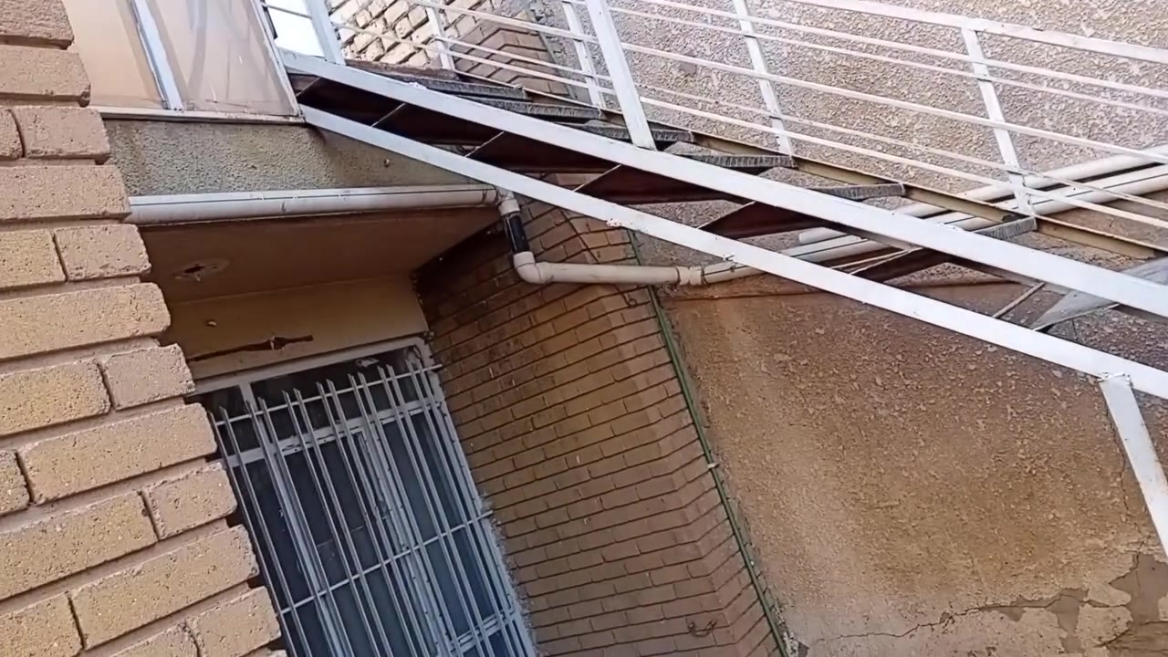 سلام عليكم اخوان درج للبيع في بغداد نفق الشرطه شارع الاطباء ١٢ بايه عرضه متر ***********
