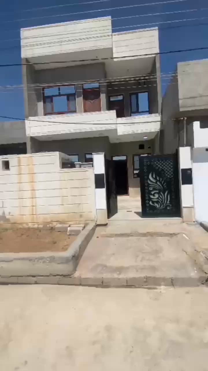 دار للبيع في دهوك دوميز معسكر مساحه 125 متر طابقين طابق الأرضي غرفه صاله استقبال ومطبخ مشتملات طابق الثاني 3 غرف نوم صاله سعر 5 دفاتر و 50 ورقه مجال تفاصيل أكثر تواصل عل رقم ***********
