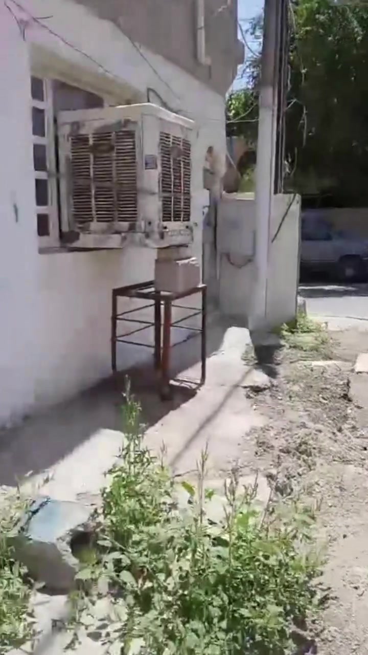 بيت للبيع 63 متر  حي العامل  موقع جداً مميز  البيت حاليا مؤجر ب 300 التصوير قديم قبل التشطيب وسند مستقل مفروز وكامل 
للستفسار: ***********

