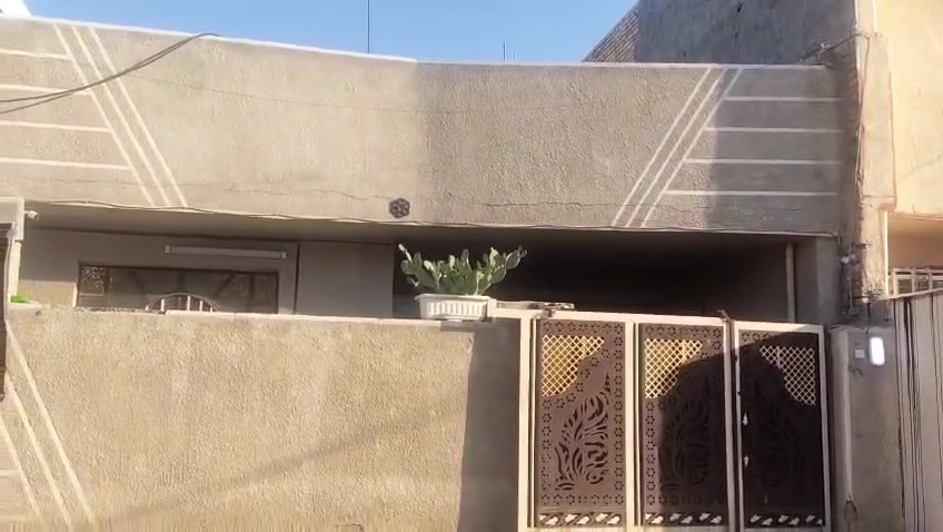 السلام عليكم بيت 160متر واقع حال 170الواجهه 11ونزال 17استقبال ومطبخ حولي وغرفتين جوهه وغرفتين فوك وملحقات يعني 4نوم البيت طابق ونص السعر 150 وبي مجال العنوان الحسينيه منطقت الخمس تالاف شارع الشريفي قريب على مطعم حمدمد
الرقم***********
