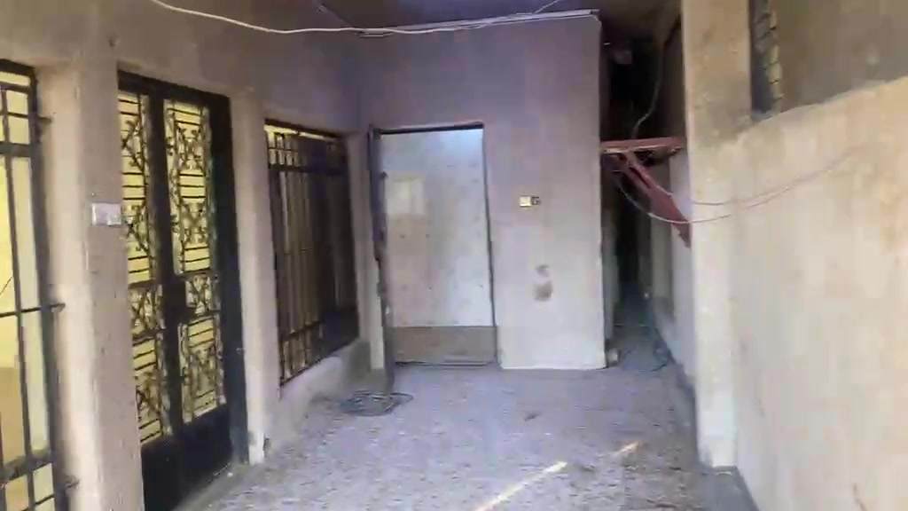 السلام عليكم 
بيت لليجار طابق ارضي 
شارع فلسطين خلف افران الفراشه محله 508
كراج واستقبال وصاله ومطبخ وغرفه نوم وخدمات 
للتواصل الاتصال *********** او مراسلة الصفحه
