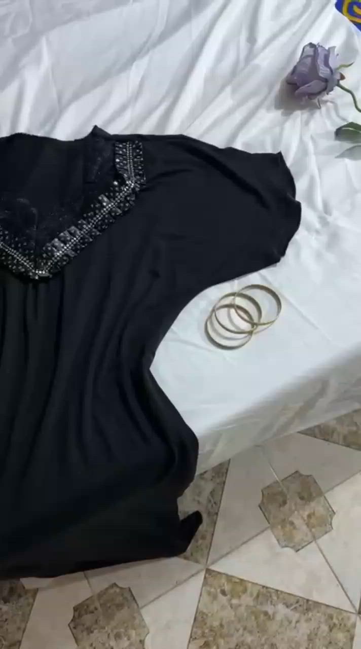 قطع اخيره واسعارهن كُلش حلو وتكدرين تفحصيهن كدام المندوب ع نوعيه القماش وسواد القطعه 🖤🫰🌸


**إذا كنت صاحب هذا الإعلان وتريد حذفه لأي سبب، رجاءا أرسل رسالة إلى الدعم الفني**
