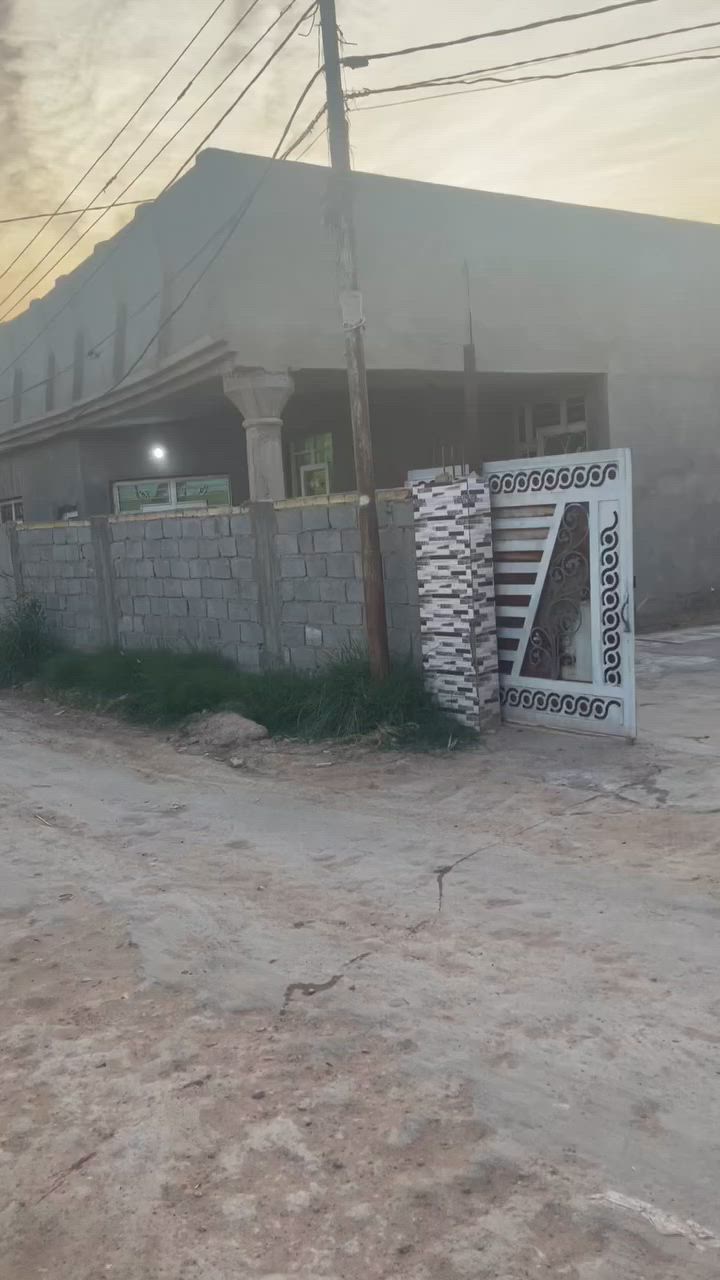 ياالله دار للبيع المساحه 550متر  زراعي سند 25تحويل باسم المشتري تحت البناء 200م يحتوي ع غرفتين نوم وصاله وستقبال وصحيات خارجيه وداخليه  العنوان طويريج الرشيده قرب معمل الاسفنج الاستفسار الاتصال ع الرقم ***********
