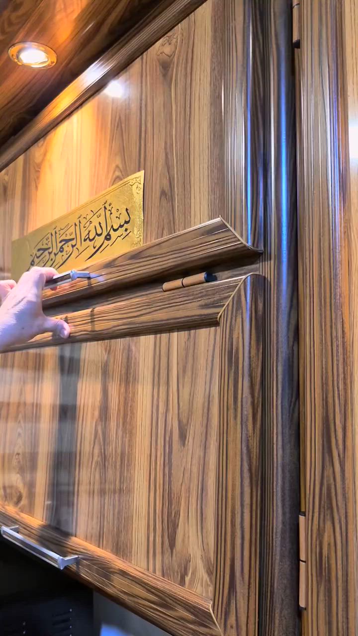 السلام عليكم
كاونتر تسكام درجه اولى ١٤ متر   ٧ قطع
بغداد شارع فلسطين 
السعر مليونين وبيها مجال  
للتواصل *********** واتس اب
