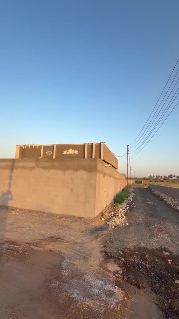 يا الله
السلام عليكم 
1000متر للبيع طابو سند 25 العنوان بغداد المدائن قرب مطعم حجي زوين يبعد عن الشارع العام مال المدائن 300متر البيت بناء حديث مساحه البناء 200م الاستفسار الاتصال ***********
