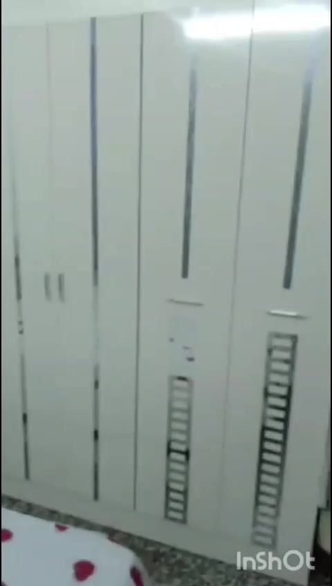 غرفه تركي جديدة ما بيها اي ضرر مثل ما موضح بالتصوير  ست ابواب بس أبيعها بدون تخت للجربايه  مكان الغرفه في المحموديه حي بدر  سعرها 350 لاستفسار الاتصال ***********
