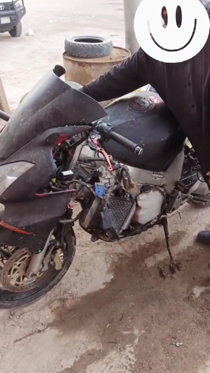 دراجه honda vfr800 2003
الدراجه جانت كاطعه نار وديتها الفيتر
سوا الكهربائيات وشغلها
بيها خلل حاليا ماتصعد دهن 
مامفتوحه المكينة شرط قبق الولفات مامفتوح
حجم المكينه 800cc
v4
تفاصيلها كاملة بالفديوات
الدراجه لون احمر بلاد
وصابغينها لون اسود رش 
عليها كزوز sc
يدات رياضيه
نوزلات رياضيه
ابيعها ع هذا وضعها الي تخدمه
مليون و100 الف سعرها
البصرة قضاء المدينة
***********
