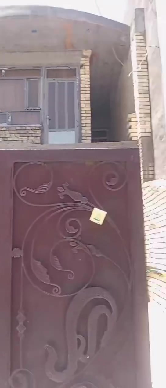 بيت طابقين ملك صرف للبيع مساحه ١٢٥م
بغداد قضاء المحمودية حي السلام المربع الثاني 
بناء حديث 
مكتب الخالدي ابو يزن 
***********
***********
***********وتساب
