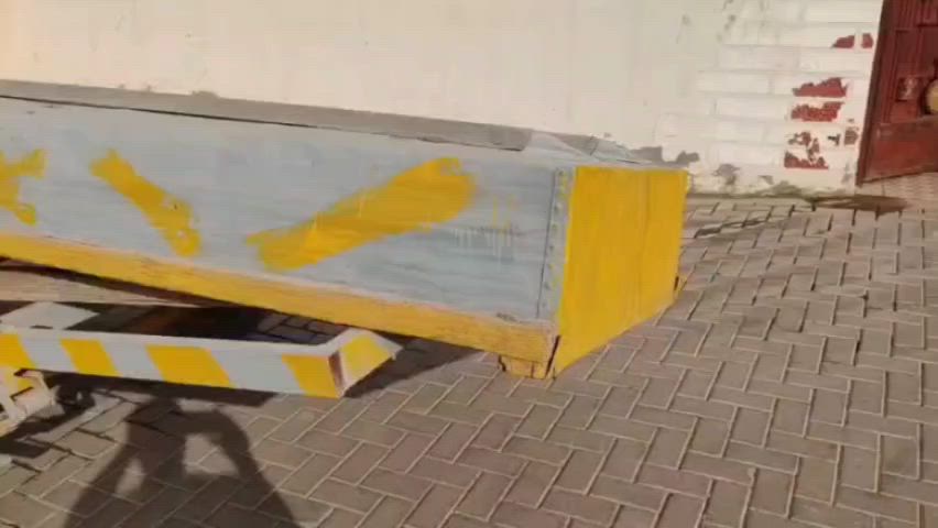 بلم مع عربانة السعر 350 و بيه مجال .. الله شاهد العربانة وحدها 300 الف . يعني البلم هدية وياه و خوش بلم و هسا انتو تعرفون النهر و الصيد للسمج .. و هلا بالسماجة 

تكريت ***********
