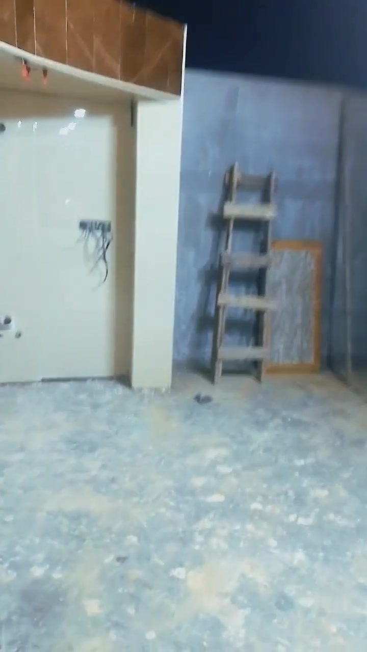 السلام عليكم حبايب
خلفه سيراميك متفرغ حاليا جدارن وارضيات 
بروسلين سيراميك مرمر كرانيت ونعمل الجدارن طريقه الايرانيه تتريس 
***********
