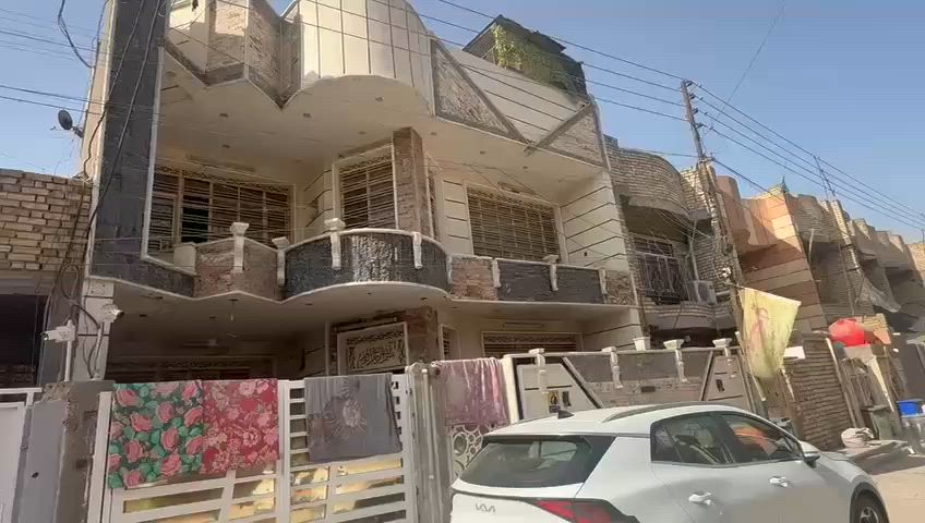 السلام عليكم 
مستعجل وبسعر مناسب
بيت للبيع جديد النظافه 100‎%‎ كله ديكورات جديدة زراعي قرار محكمة شارع عريض في منطقة (بغداد) البلديات - ضياء الحلفي (200 م ) الواجهه (10) والنزال (20) ، غرف النوم عدد 6، حولي عدد 2 ، صحيات عدد 3 ، ومطبخ حار وبارد والطابق الاخير الثالث بي حولي بناء وسطحين (بيت جاهز وكامل) 
للاستفسار  التواصل ***********
