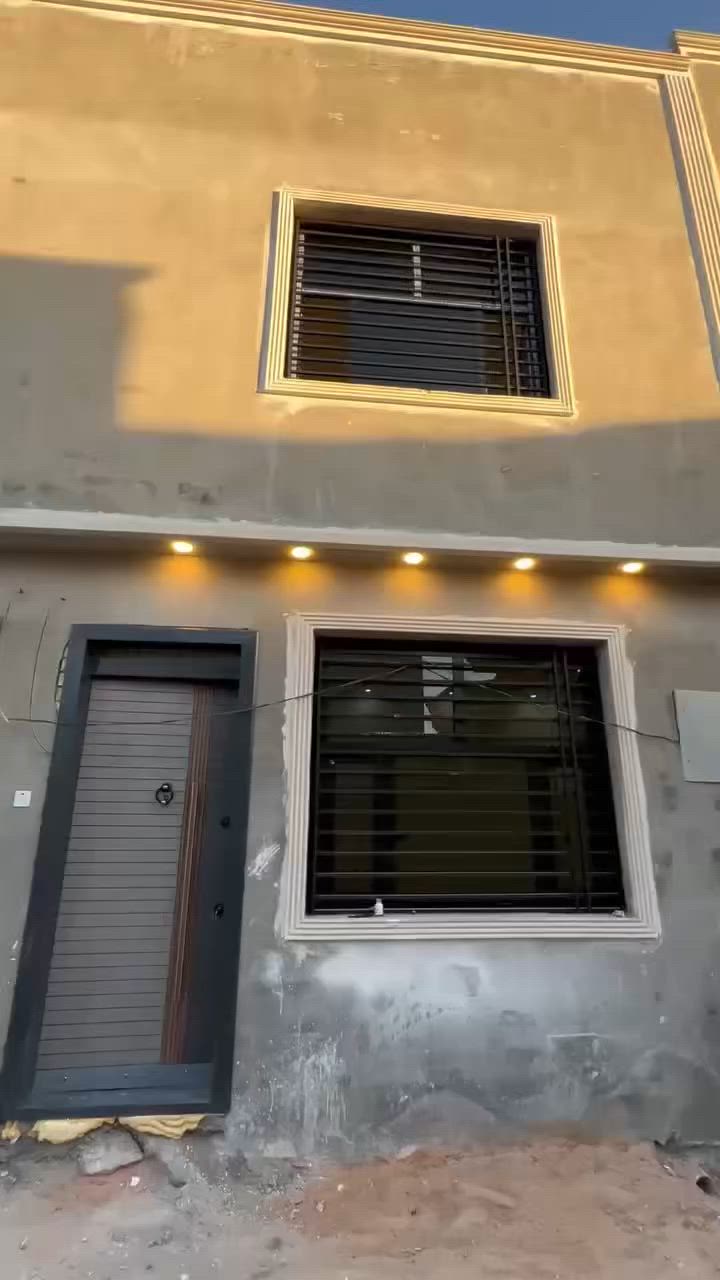 سلام عليكم  للبيع مساحه ٤٥
الواجهيه ٥  يحتوي البيت على ثنين غرف نوم وصاله وخدمات  بناء درجه اوله عنوان القاهره الضباط 
للاستفسار 
***********
عنوان المكتب حي القاهره - قرب حسينه اهل البيت
