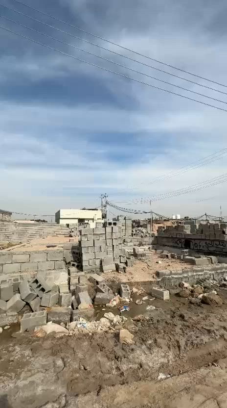 بتلو البيع وقف سني مسجل اصولي المساحه 130 متر يحتوي البتلو على قرف عدد 2 وستقبال وصاله ومطبخ وصحيات و 500 بلوكه العنوان البصره ابو لخصيب طريق الوصطي قرب علوت النسيم السعر 19 مليون وبي مجال الستفسار نتصل على الرقم *********** بي واتساب
