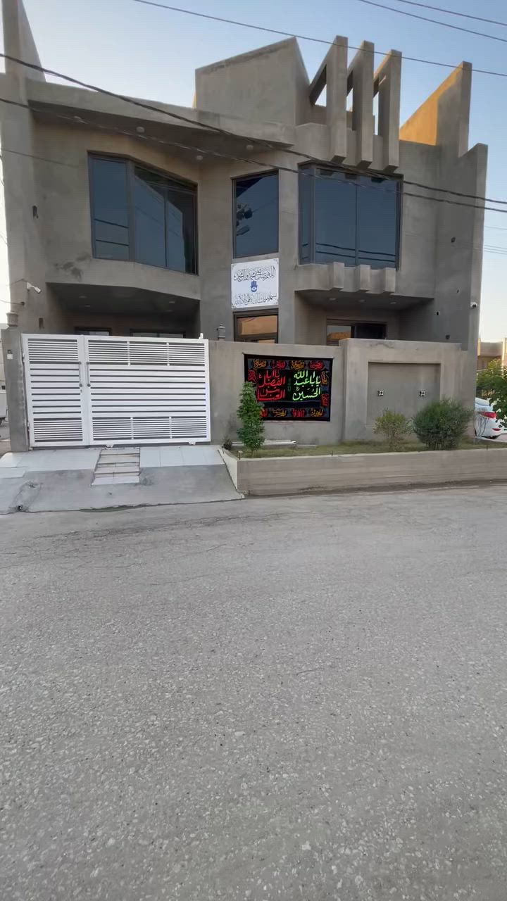 اللهم صلي على محمد وآل محمد 🪬
دار للبيع بناء حديث 

الدار ركن طابو زرعي سند 25

الواجهة 10متر 

والنزال 20 متر 

المنطقه كامل الخدمات تحتوي على ماء وكهرباء ومجاري وتبليط

الدار طابقين متكامل بالضافه الى السطح مطبك وكامل 
مع خزنات الماء بيهن غرفه خاصه 

الطابق الاول يحتوي على غرفتين نوم مع مطبخ وصالة ضيوف وكليدور ومجمع صحيات داخليه وخارجيه 

الطابق الثاني يحتوي على غرفتين نوم مع صحيات داخلد الغرفه وكليدور ومجمع صحيات 

وايضاً صور البناء من حدل الاساس  الى التشطيب موجوده بعمل ممتاز 

لاستفسار اكثر التواصل وتساب 
***********
