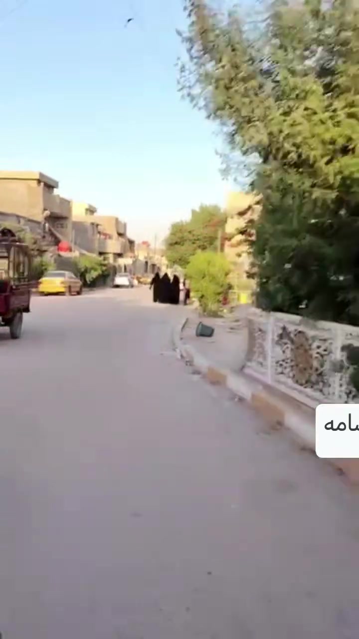 سلام عليكم بيت مساحته 75متر منطقه حي زهراه لمية قريب عل حبيبية بلديات مسلح غرفتين واستقبال خدمات كامله *********** مكاتبه فقط حالين مجره 300 الف مكاتبه فقط
