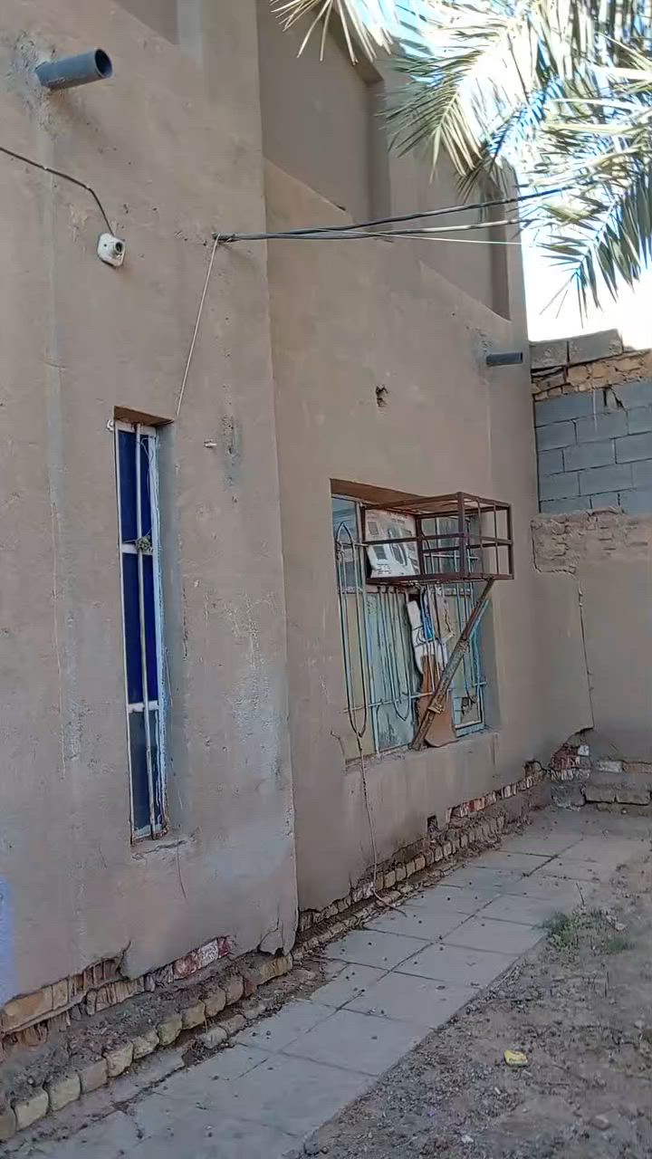بيت للايجار ٢٠٠ م في حي الكرامة بالقرب من بيت علاء المياحي الاتصال ع الرقم *********** عند واتس ومن الاخير اذا كهرباء وماي ع المؤجر ب٢٠٠ الف
