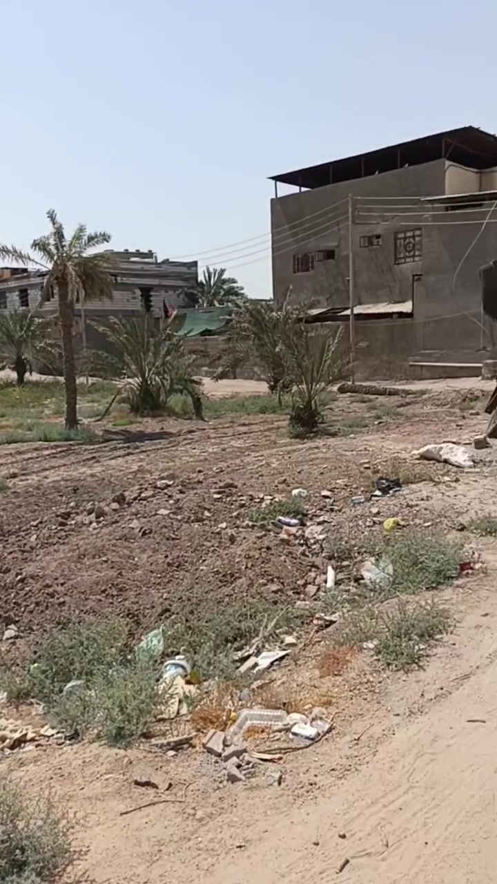 عقارللبيع 1900متراسمك يدخل سهم بالطابو موقع مميز على شارع تبليط المكان ابومغيره شارع مرطبات رمانه مقابل شركة تام السعر450مليون وبيها مجال ***********
