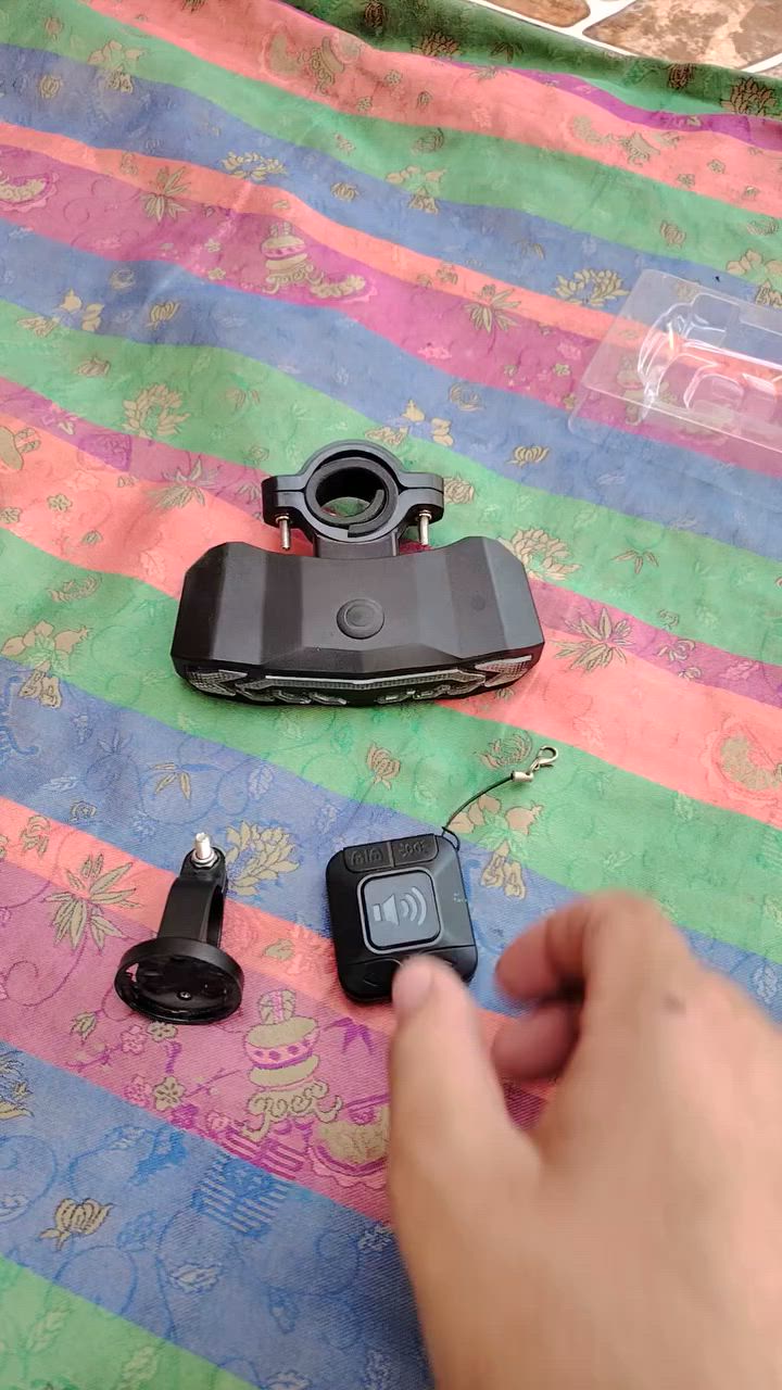 السلام عليكم بك لايت للبيع او جهاز انذار او هورن باله غير مستخدم يجي رموت تحكم عن بعد او جهاز انذار سعر 15 الف موجود توصيل لجميع المحافظات العراق *********** واتساب
