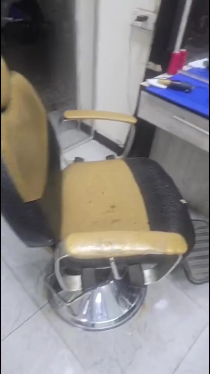 صالون حلاقه كامل للبيع بمليون شهداء البياع ***********
