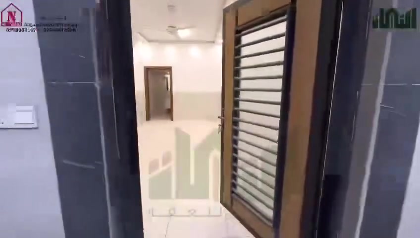 فرصه استثماريه
عقار لليجار بنايه اربع طوابق لليجار حي الجامعه قرب الخاصكي العماره ركن على شارعين 
الاتصال مع صاحب العقار 
***********
