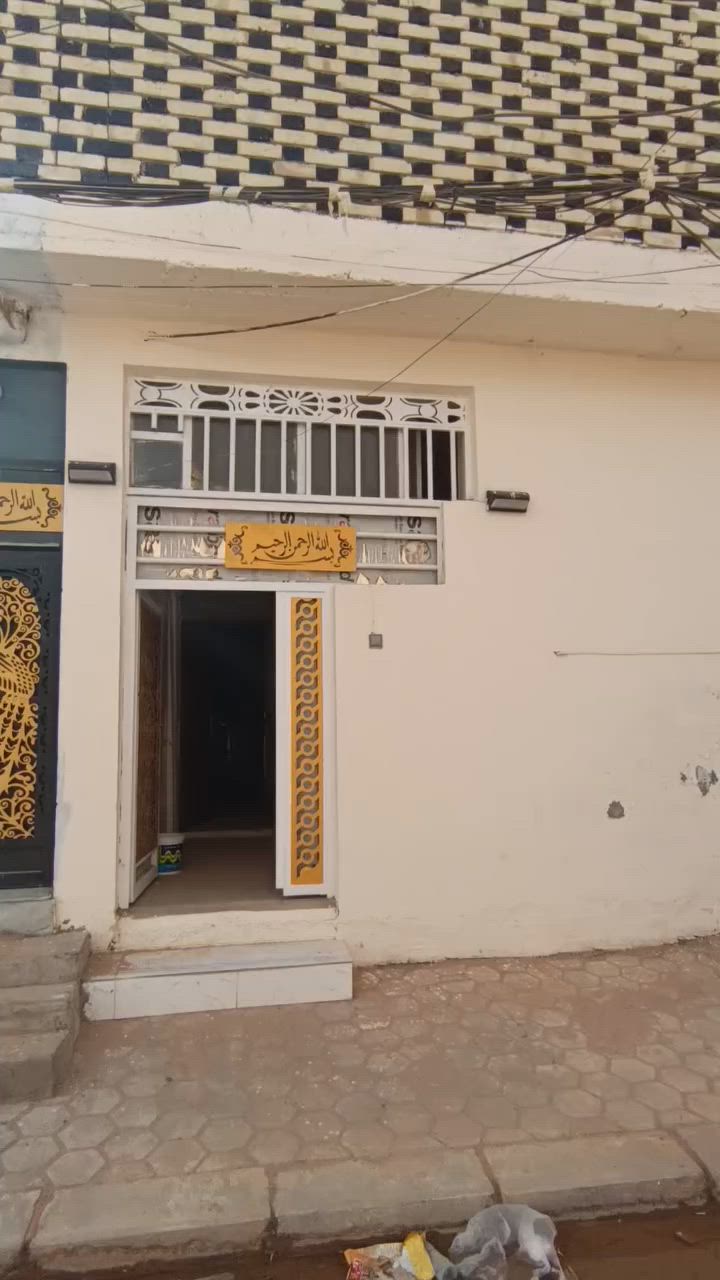 ‏بيت للبيع م ٥٠ قرب جوهره العرب غرفه وصاله ومطبخ وصحيات سعره ٨٢ وبيه مجال
‏للاستفسار مكتب بركات ام البنين *********** 
‏
